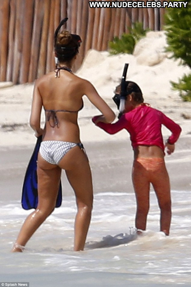 Jessica Alba Posing Hot Celebrity Beautiful Babe Paparazzi Bikini