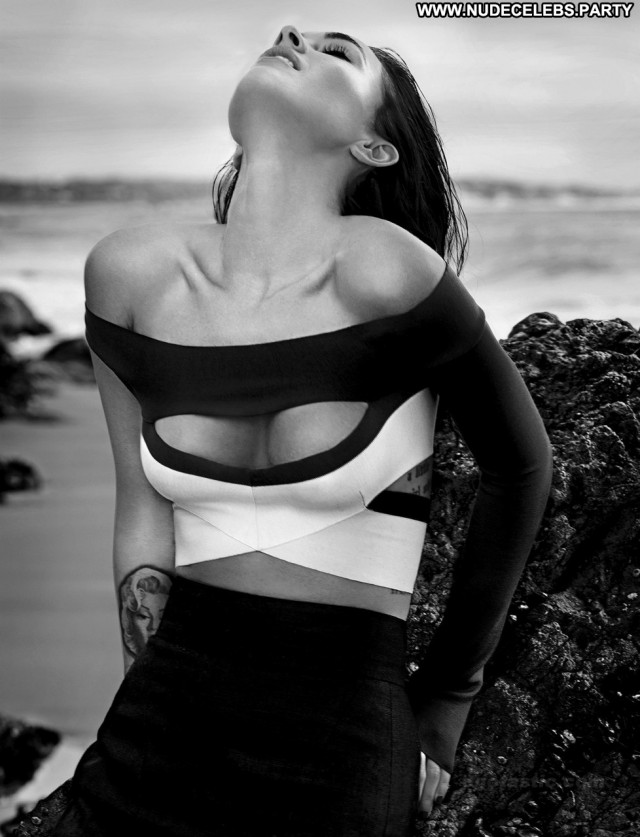 Megan Fox Hot Chick Hot Smoking Posing Hot Celebrity Beautiful Sultry