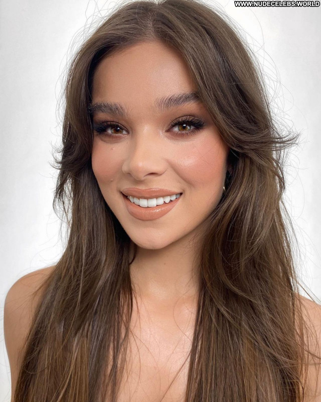 Hailee Steinfeld No Source Beautiful Sexy Babe Posing Hot Celebrity